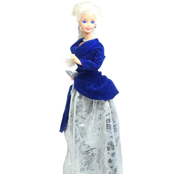 1995 Vintage Avon Winter Velvet Barbie - Picture 2 of 5
